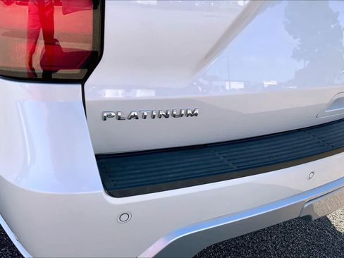 Used 2018 Ford Expedition Platinum RWD image 28