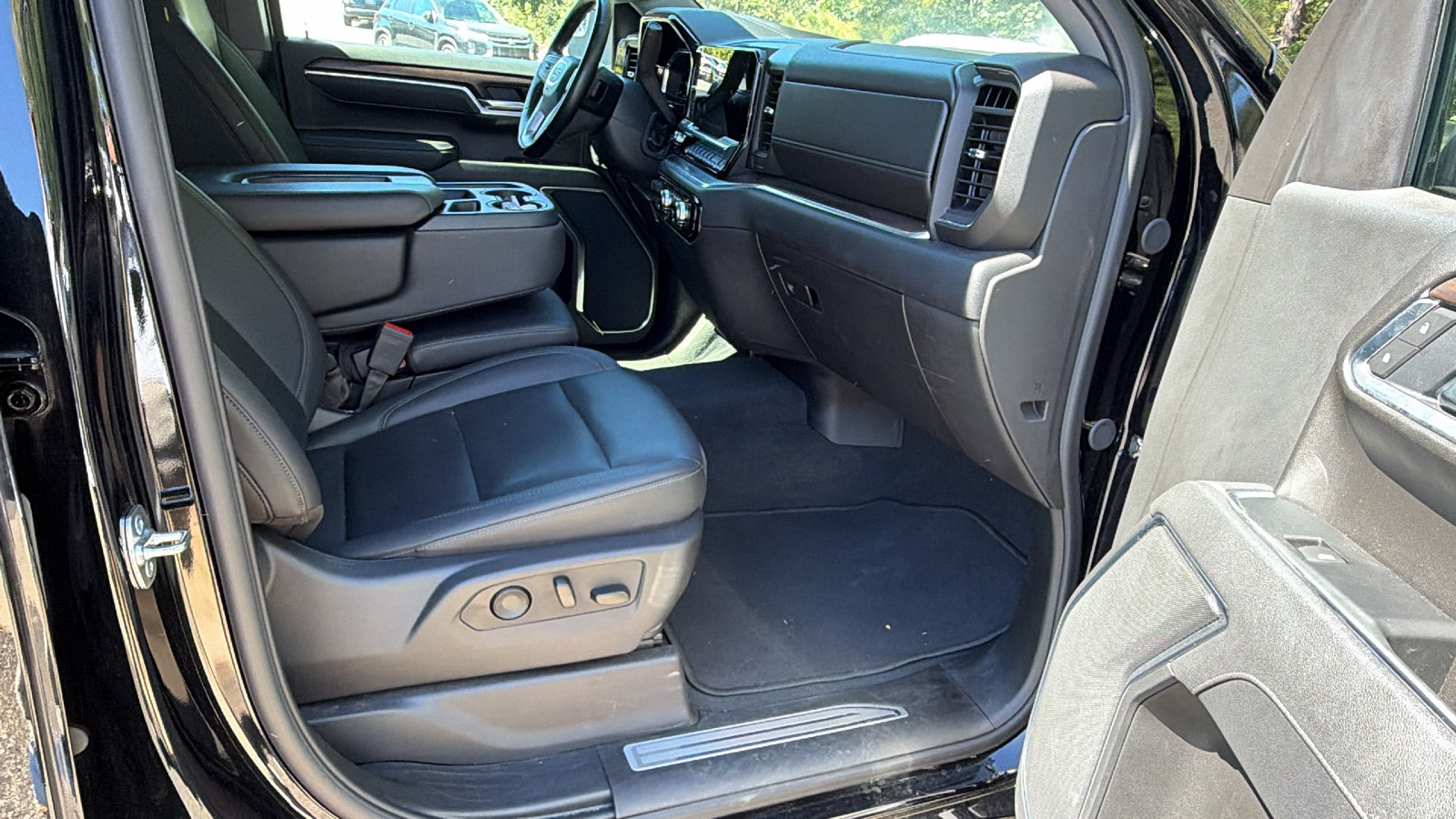 Used 2025 GMC Sierra 1500 SLT AWD/4WD image 19