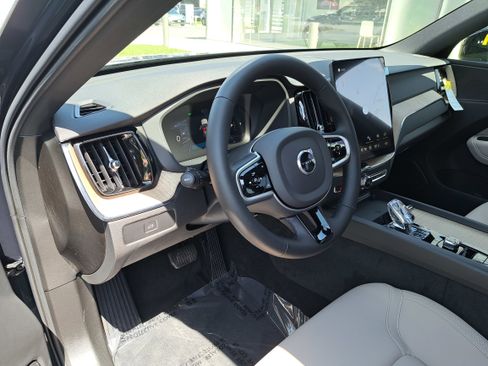 New 2026 Volvo XC60 B5 Plus w/ Protection Package Premier image 5