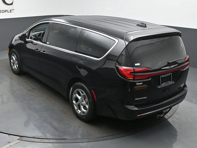 Used 2024 Chrysler Pacifica Limited AWD/4WD image 45