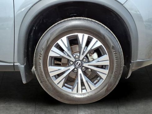 Used 2023 Nissan Rogue SV image 9