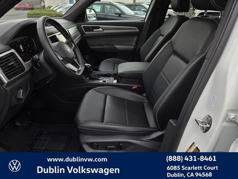 Certified 2023 Volkswagen Atlas Cross Sport SE w/ Panoramic Sunroof Package FWD image 16