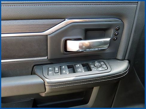 New 2026 RAM 2500 Laramie AWD/4WD image 12