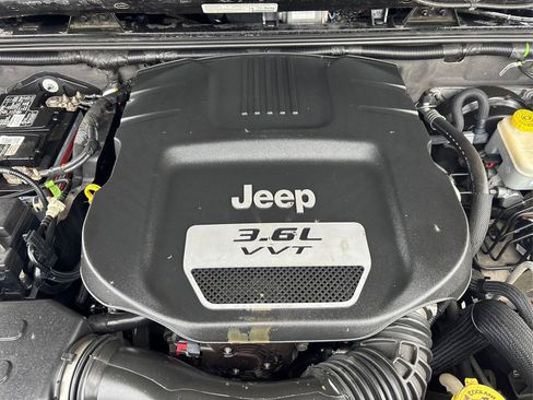 Used 2013 Jeep Wrangler Sahara image 12