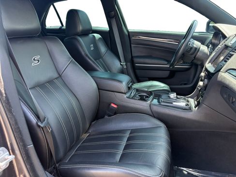 Used 2019 Chrysler 300 S w/ S Model Appearance Package RWD image 17