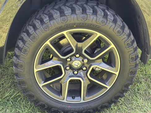 Used 2019 RAM 1500 Laramie AWD/4WD image 25