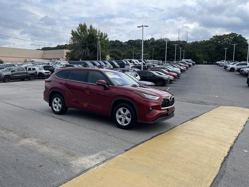 Used 2020 Toyota Highlander LE AWD/4WD image 6