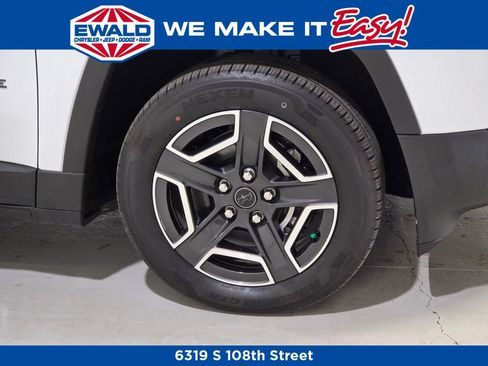 New 2026 Jeep Cherokee Laredo image 13