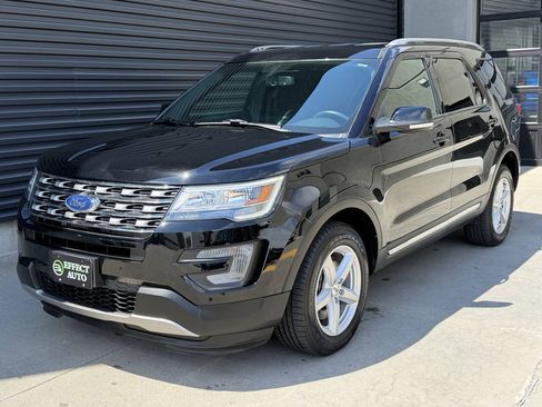 Used 2017 Ford Explorer XLT w/ Equipment Group 201A AWD/4WD image 1