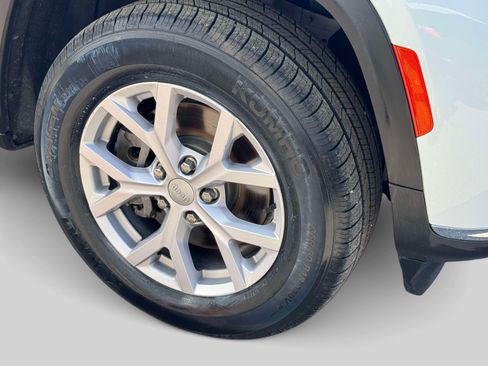 Used 2021 Jeep Grand Cherokee L Limited AWD/4WD image 9