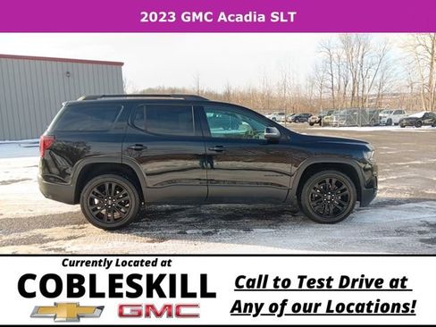 Used 2023 GMC Acadia SLT w/ Elevation Edition image 2