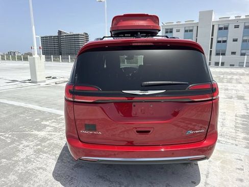 Used 2025 Chrysler Pacifica Pinnacle FWD image 25
