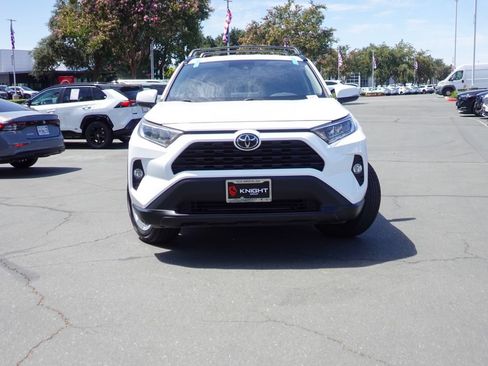 Used 2021 Toyota RAV4 XLE w/ XLE Grade Weather Package AWD/4WD image 2