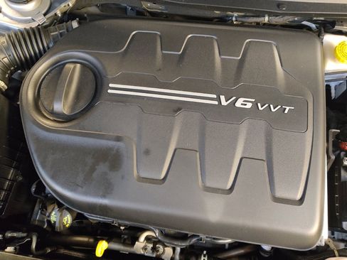 Used 2020 Jeep Cherokee Limited image 30