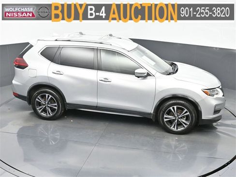 Used 2020 Nissan Rogue SV w/ Premium Package image 36