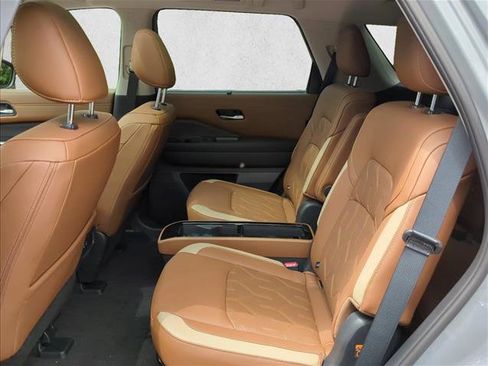 New 2026 Nissan Pathfinder Platinum AWD/4WD image 16