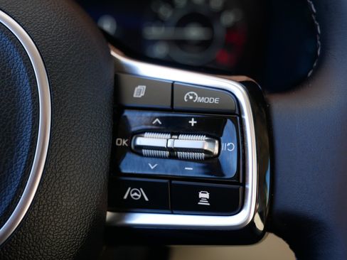 Certified 2023 Kia Sorento SX image 29