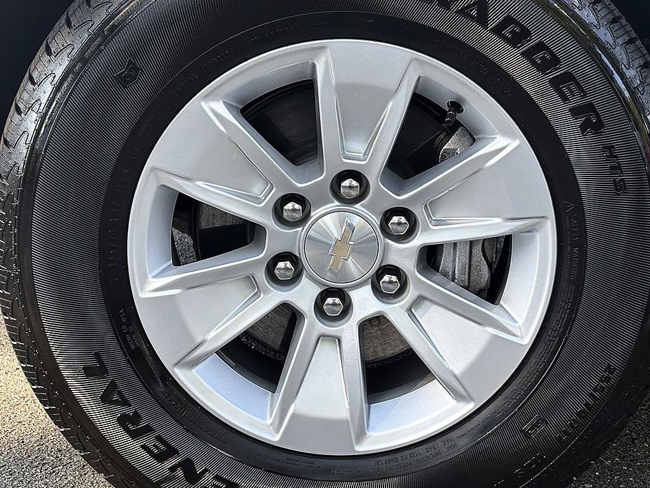 Used 2023 Chevrolet Silverado 1500 LT AWD/4WD image 8