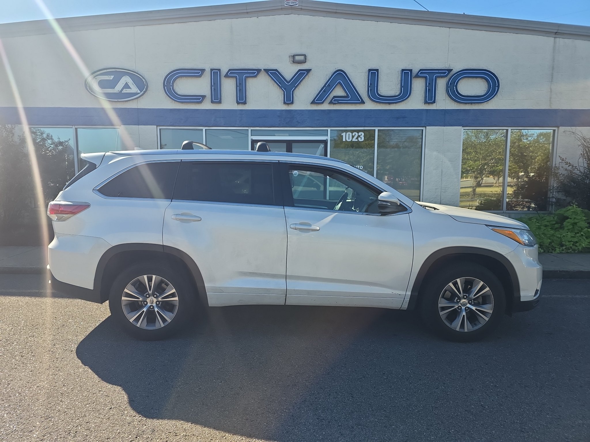 Used 2015 Toyota Highlander XLE FWD image 3