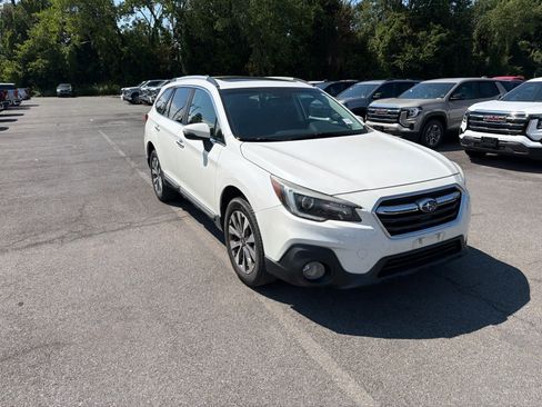 Used 2019 Subaru Outback 3.6R Touring AWD/4WD image 18