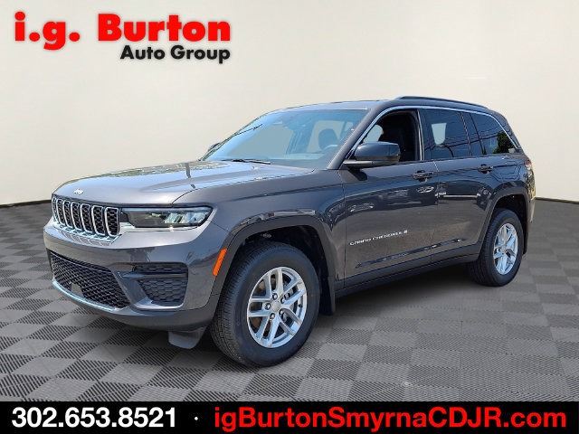 New 2026 Jeep Grand Cherokee Laredo w/ MOPAR Finishing Package RWD image 2