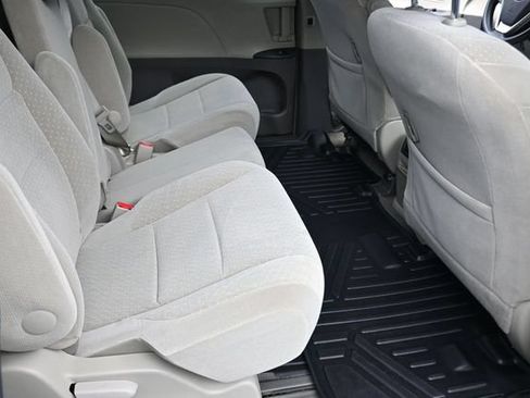 Used 2017 Toyota Sienna LE FWD image 21