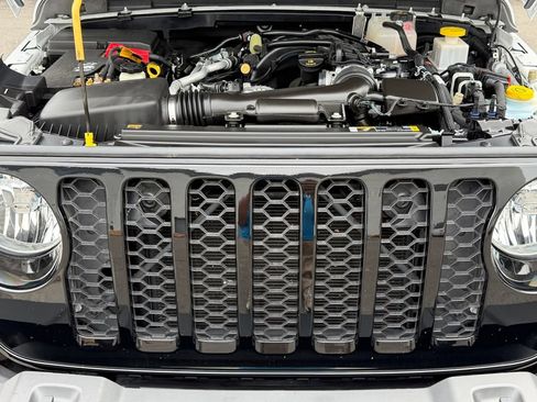 Used 2023 Jeep Gladiator Sport AWD/4WD image 25