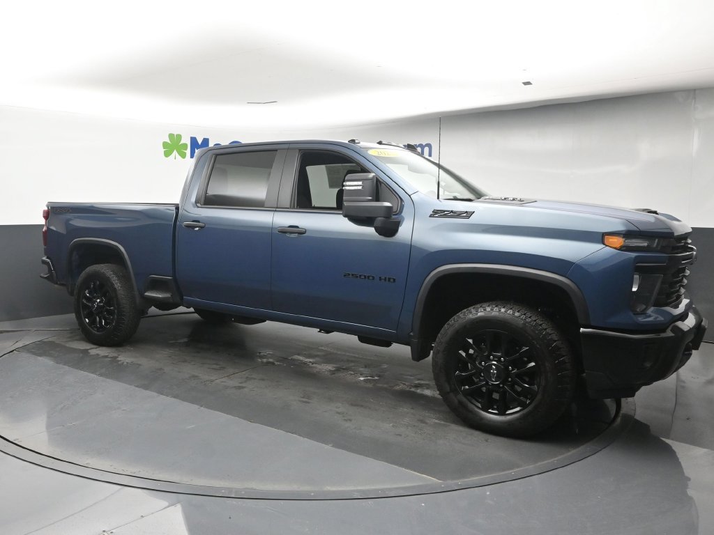 Used 2025 Chevrolet Silverado 2500 Custom AWD/4WD image 2