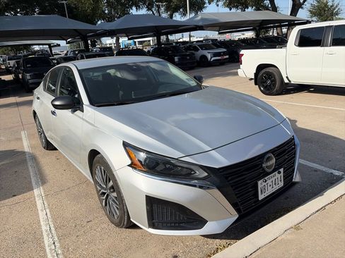 Used 2025 Nissan Altima 2.5 SV FWD image 5