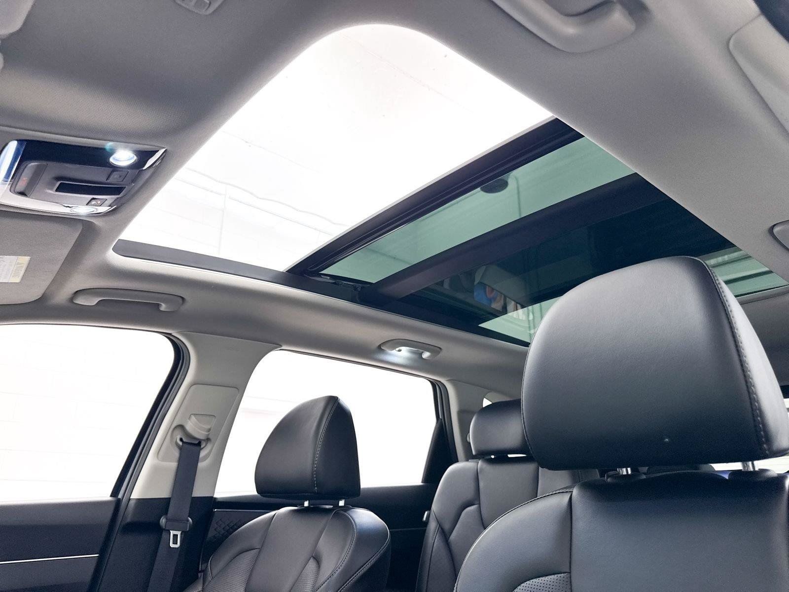 Certified 2025 Kia Sorento EX w/ Panoramic Sunroof Package AWD/4WD image 4