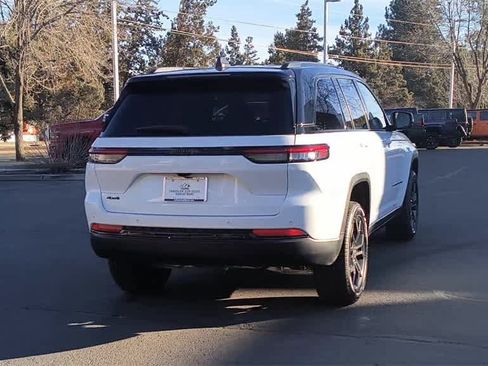 New 2025 Jeep Grand Cherokee Limited image 8