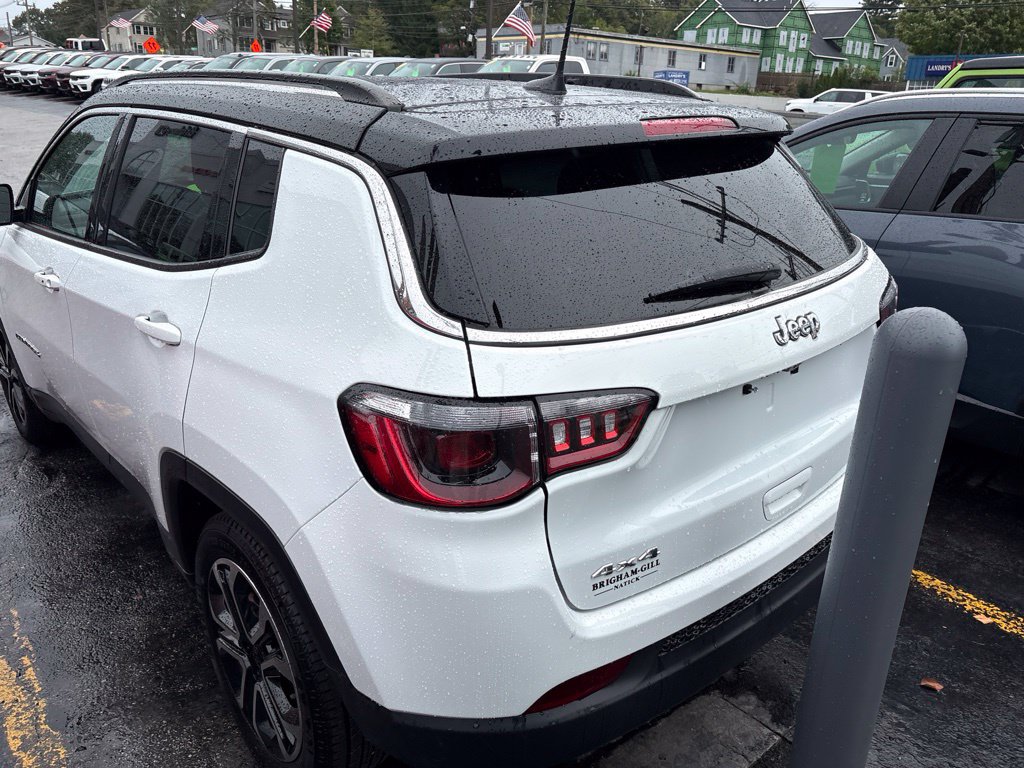 Certified 2022 Jeep Compass Limited w/ Sun and Sound Group AWD/4WD image 7