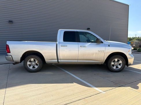 Used 2017 RAM 1500 Classic SLT AWD/4WD image 2
