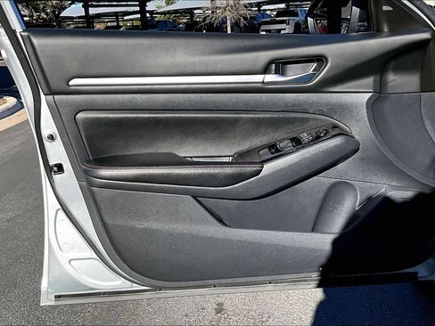 Used 2024 Nissan Altima 2.5 SR w/ SR Premium Package image 21