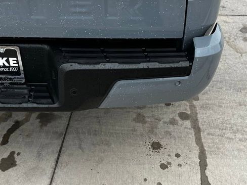 Used 2025 Nissan Frontier PRO-4X image 7