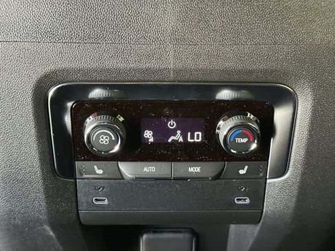 Used 2026 Chevrolet Suburban LT w/ Comfort Package RWD image 14
