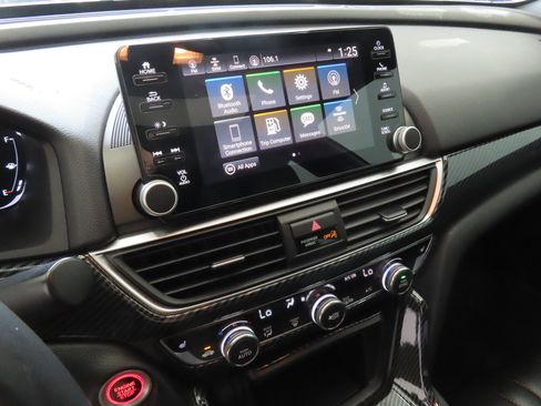 Used 2018 Honda Accord Sport image 19
