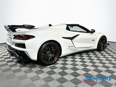 Used 2023 Chevrolet Corvette Z06 RWD image 7