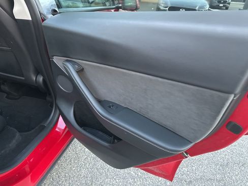 Used 2023 Tesla Model Y Long Range AWD/4WD image 27