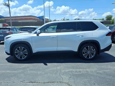 Used 2025 Toyota Grand Highlander AWD Hybrid image 4