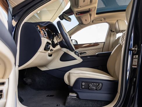 Used 2023 Bentley Bentayga AWD/4WD image 23