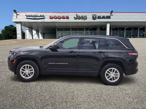 Used 2025 Jeep Grand Cherokee Laredo X RWD image 3