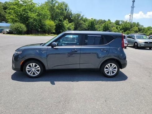 Used 2021 Kia Soul LX image 3