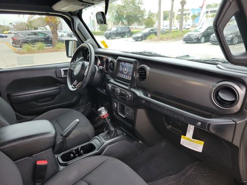 Used 2022 Jeep Wrangler Unlimited Sport image 30