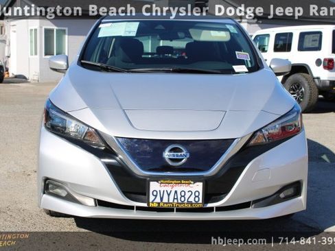 Used 2022 Nissan Leaf SV image 2