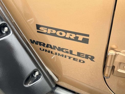 Used 2015 Jeep Wrangler Unlimited Sport image 3