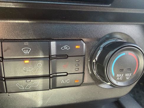 Used 2018 Ford F150 XLT w/ Equipment Group 302A Luxury AWD/4WD image 15