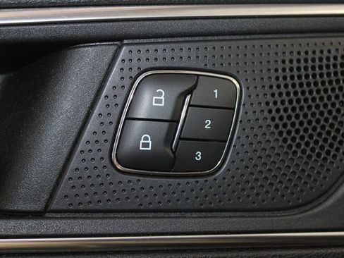 Used 2022 Ford Edge Titanium image 44