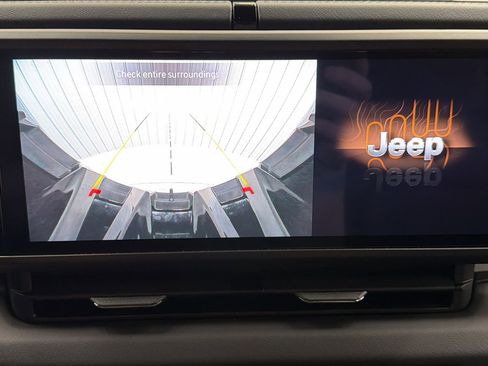 Used 2025 Jeep Wrangler Unlimited Sahara w/ Safety Group AWD/4WD image 22