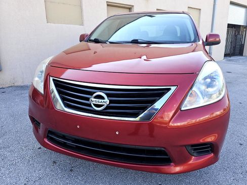 Used 2013 Nissan Versa SV image 14